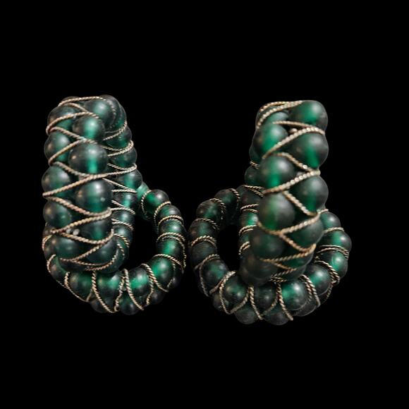 Set of 4 Emerald Green Beaded Napkin Rings Wrapped in Silver Wire Elegant Table - Picture 2 of 2